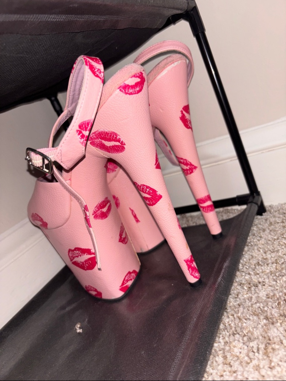 Pleaser Pink Platform Slingback Heels with Red Kiss Print - Picture 6 of 6